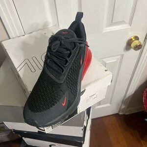 Nike Men's Black and Red Sneakers
